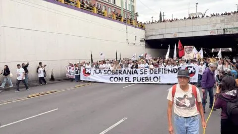 Marcha del 2 de octubre deja 19 lesionados, 8 mil asistentes y daños en CDMX