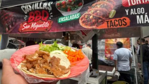 “Viernes Garnachero”: tacos de costilla BBQ y tortas bien servidas en este corredor gastronómico de CDMX
