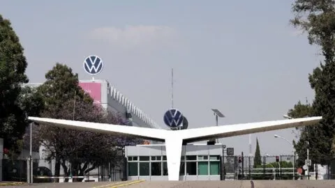 Volkswagen Puebla evita, por ahora, la huelga; nueva fecha límite es el 29 de octubre
