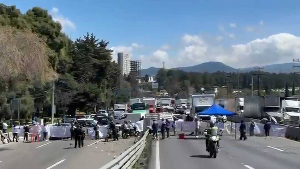 Paralizan la México-Toluca: madres buscadoras exigen localizar a sus familiares