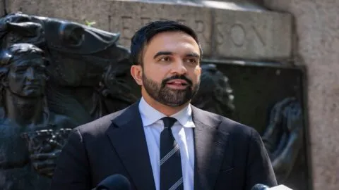 ¿Hablas español y sabes cocinar? Nueva York ofrece 64 mil 500 dólares al año por cocinar para el alcalde